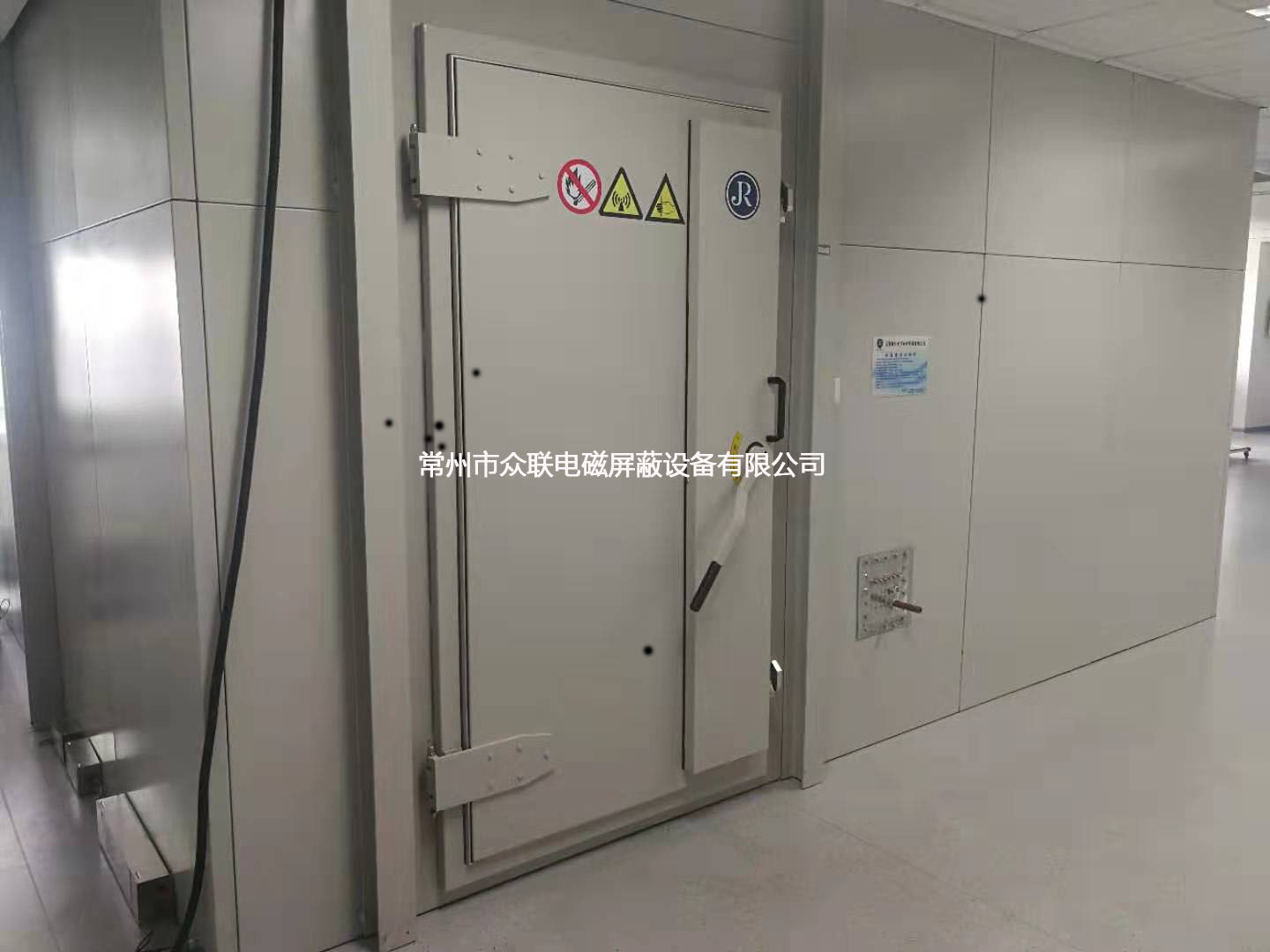 屏蔽机房门